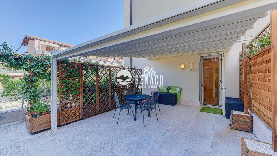 Apartment in a renowned residence near the lake
