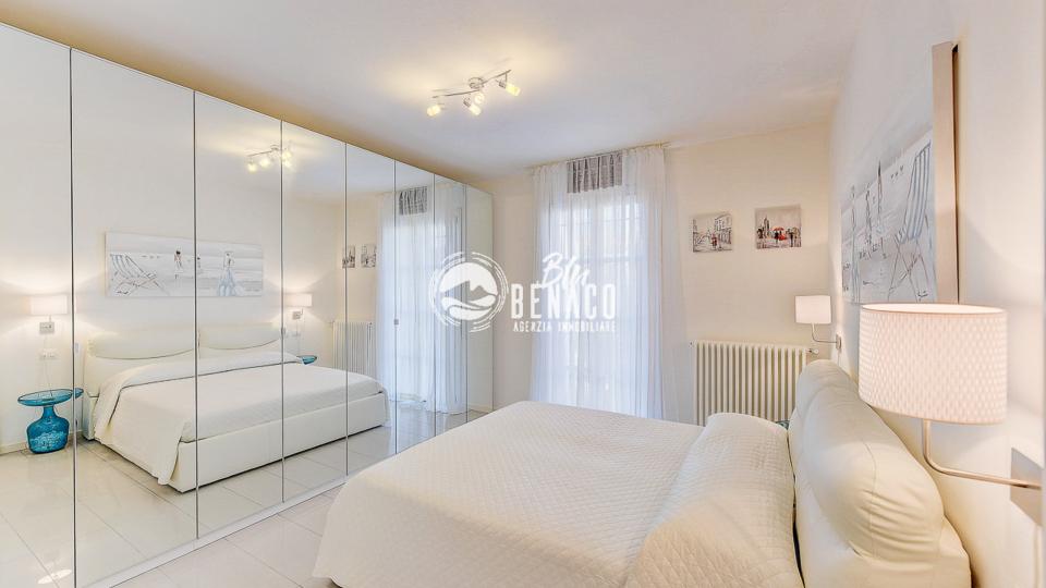 Apartment in a renowned residence near the lake