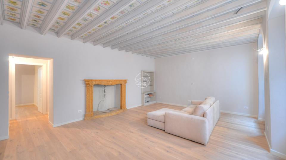 Two-room-apartment in the characteristic historic center of Bogliaco