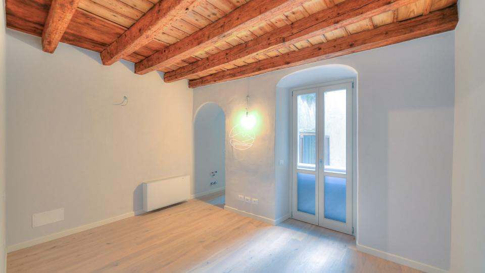 Two-room-apartment in the characteristic historic center of Bogliaco