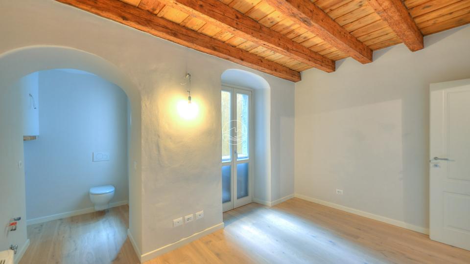 Two-room-apartment in the characteristic historic center of Bogliaco