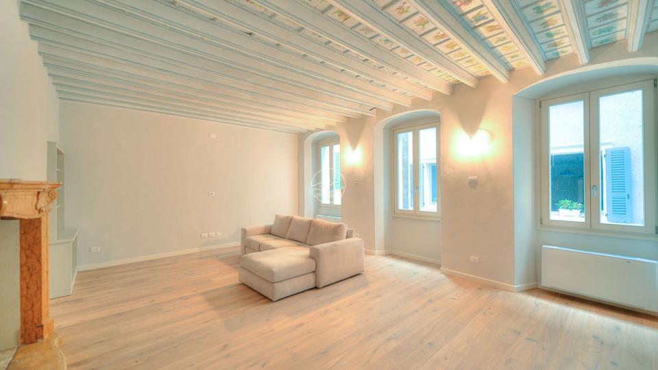 Two-room-apartment in the characteristic historic center of Bogliaco