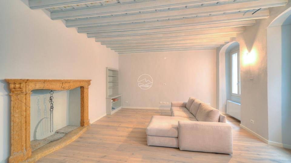 Two-room-apartment in the characteristic historic center of Bogliaco