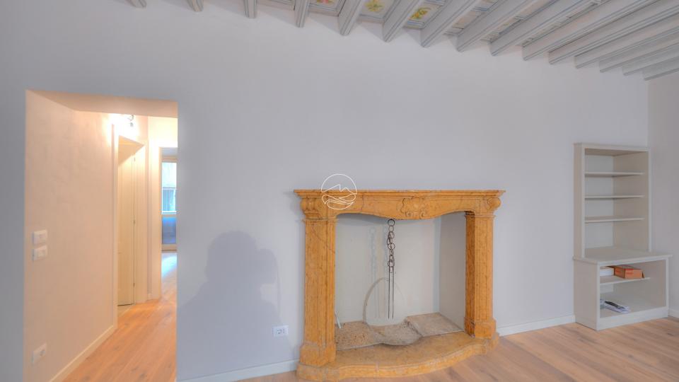 Two-room-apartment in the characteristic historic center of Bogliaco