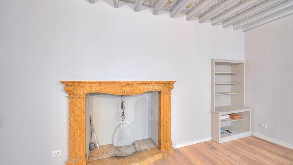 Two-room-apartment in the characteristic historic center of Bogliaco
