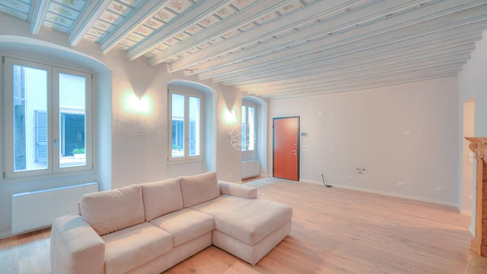 Two-room-apartment in the characteristic historic center of Bogliaco
