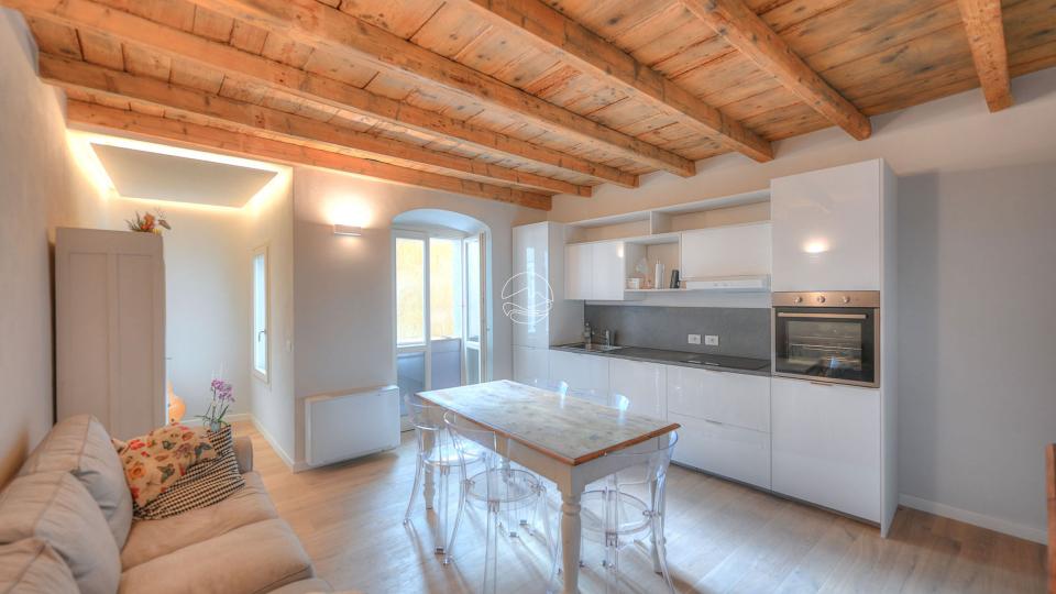 Three-room-apartment in the characteristic historic center of Bogliaco