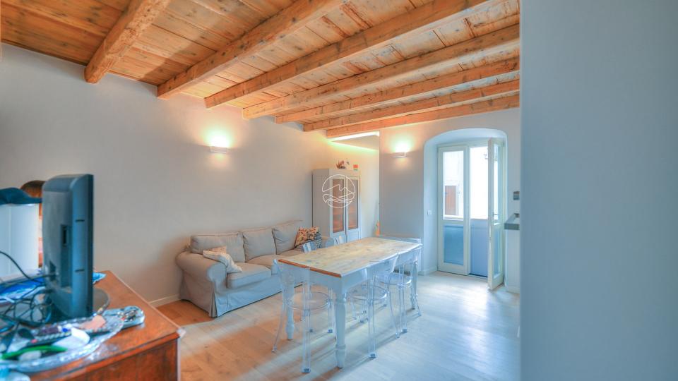 Three-room-apartment in the characteristic historic center of Bogliaco
