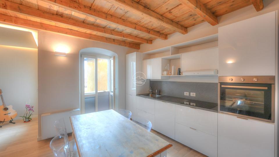 Three-room-apartment in the characteristic historic center of Bogliaco
