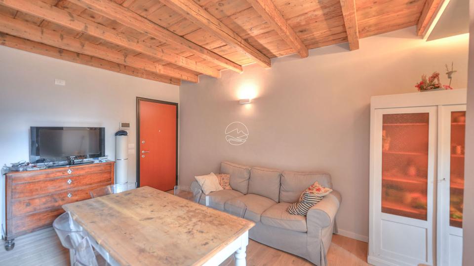 Three-room-apartment in the characteristic historic center of Bogliaco