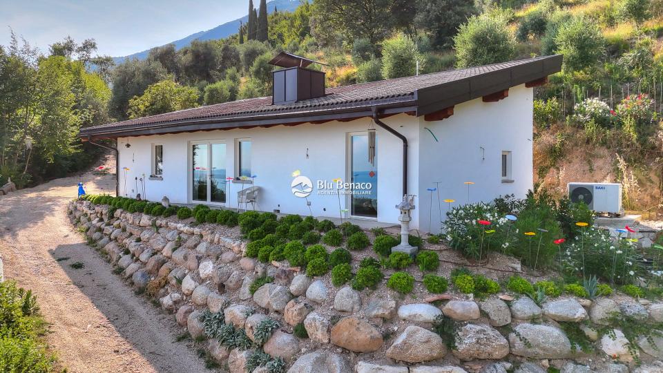Unmissable property for sale in Toscolano