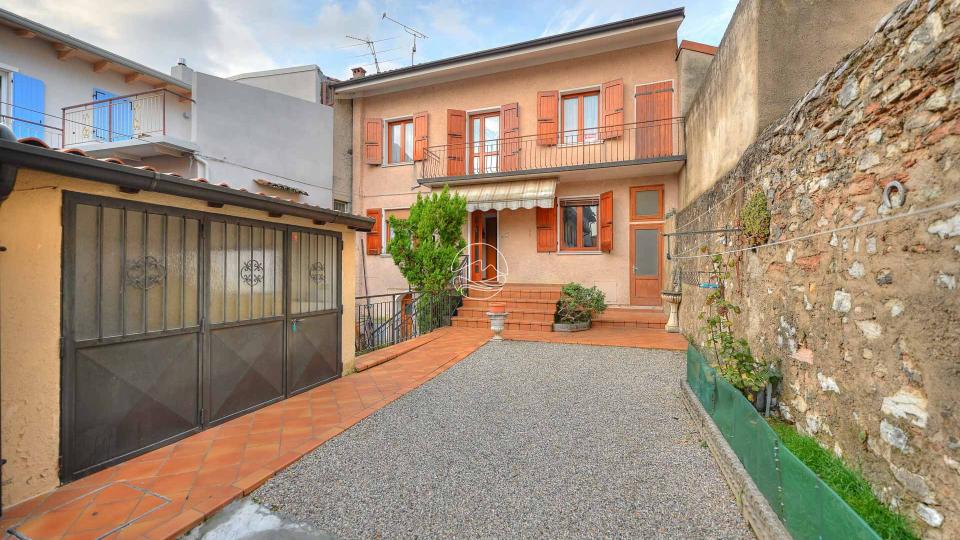 House in the center of Gaino