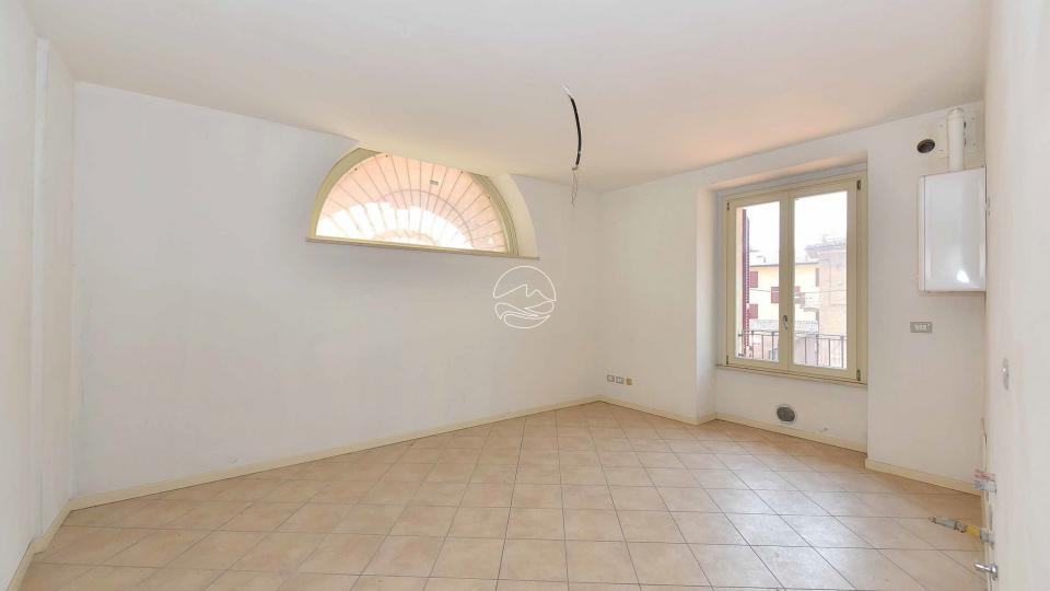 Three-room apartment in a prestigious condominium in Toscolano Maderno
