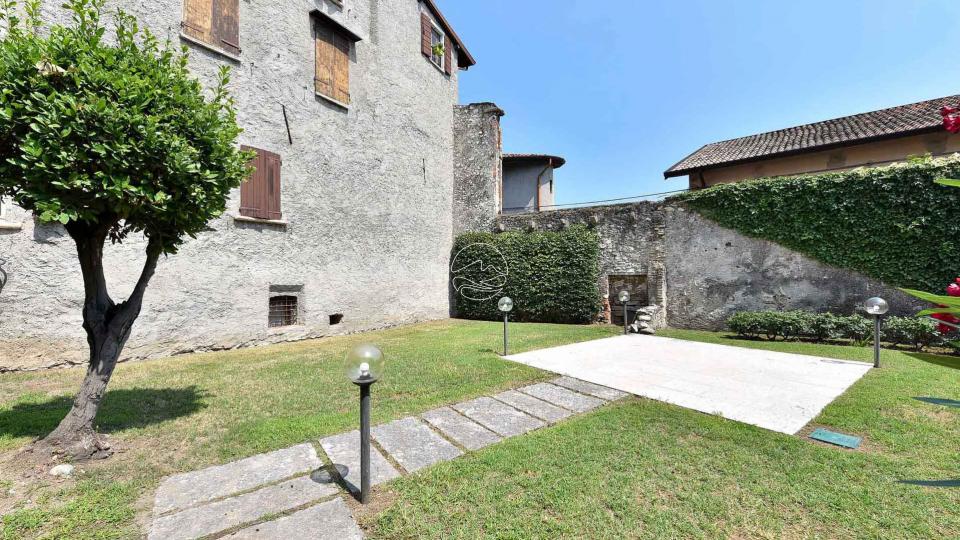 Three-room apartment in a prestigious condominium in Toscolano Maderno