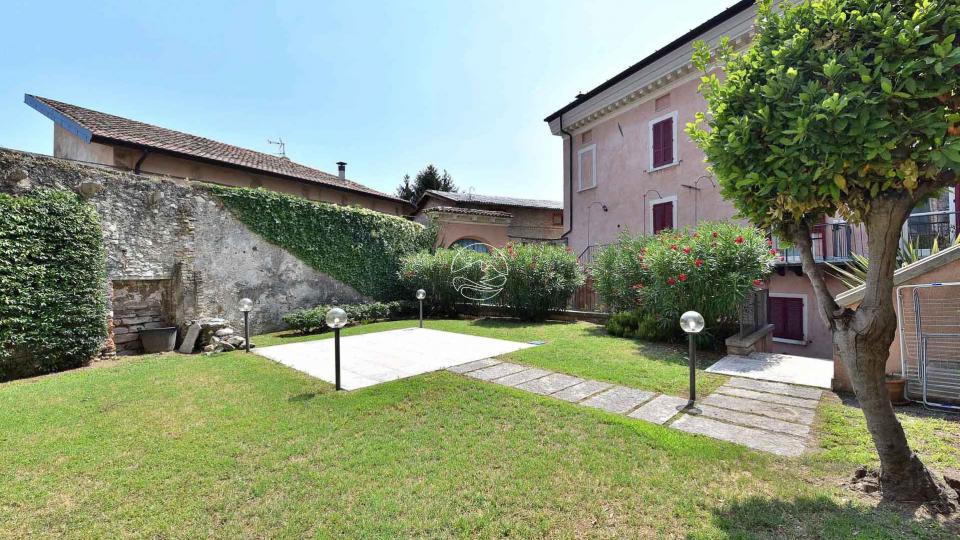 Three-room apartment in a prestigious condominium in Toscolano Maderno