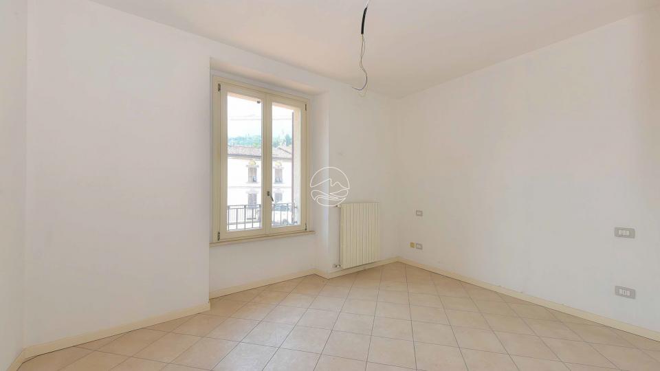 Three-room apartment in a prestigious condominium in Toscolano Maderno