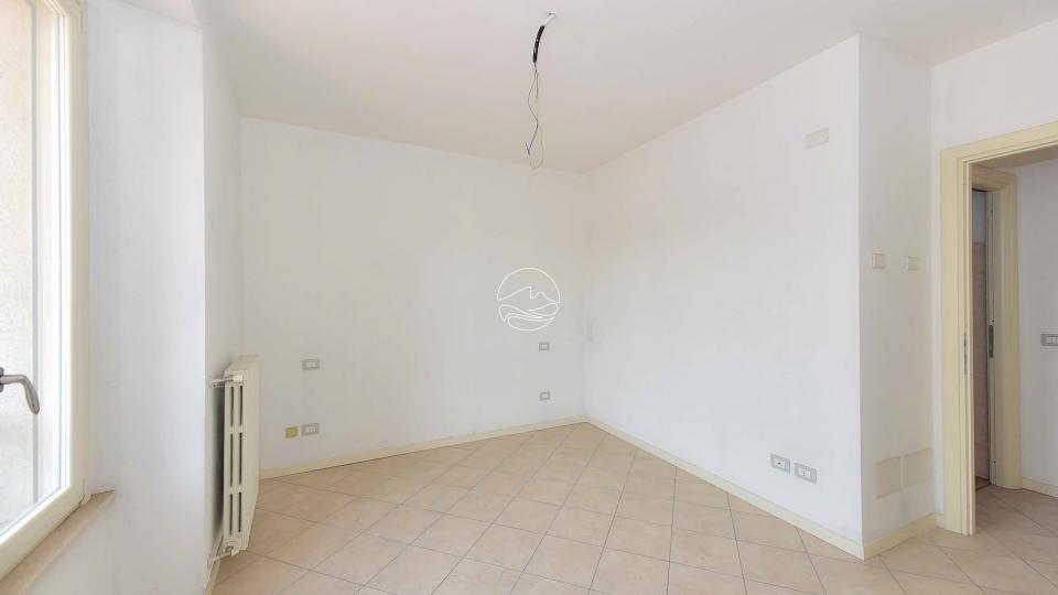 Three-room apartment in a prestigious condominium in Toscolano Maderno