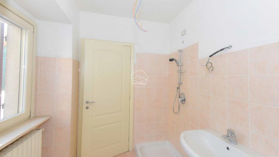 Three-room apartment in a prestigious condominium in Toscolano Maderno