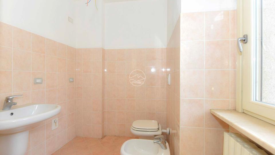 Three-room apartment in a prestigious condominium in Toscolano Maderno