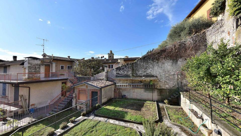 Apartment in Gargnano in the central area