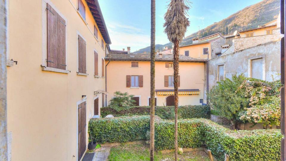 Two-room apartment in historic center of Gargnano