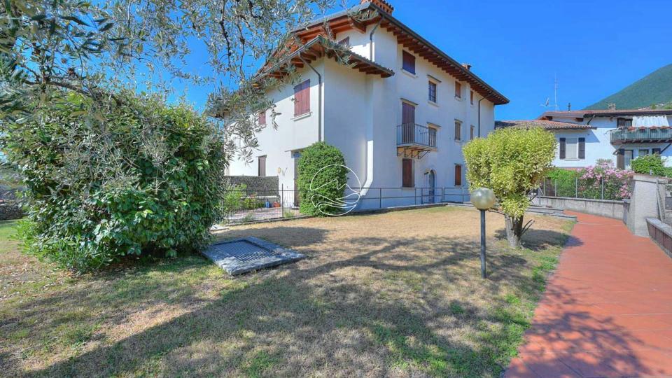 Villa on Hollywood Boulevard