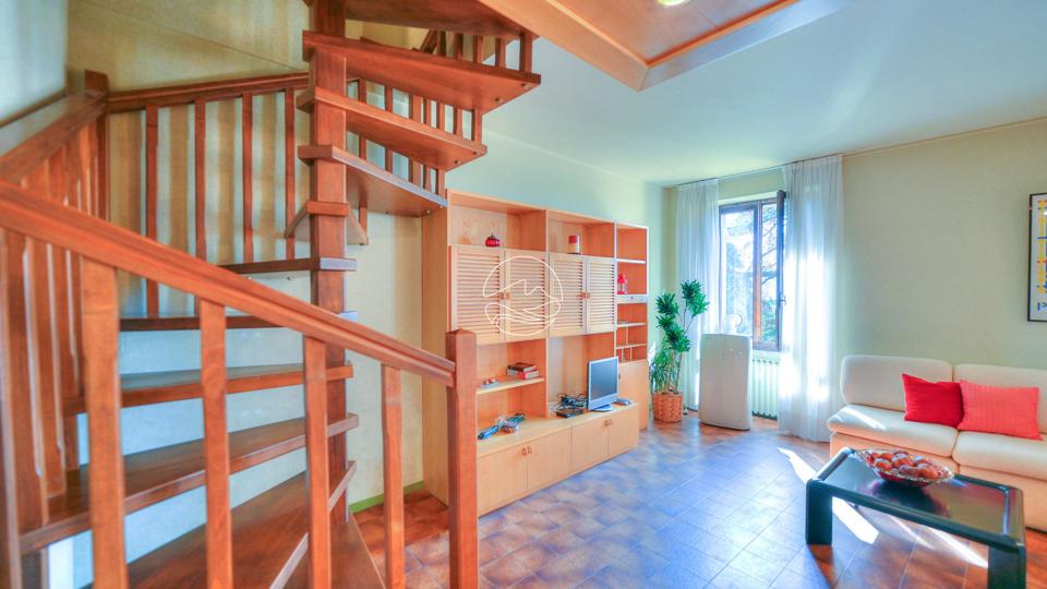 Apartment in historic building in Toscolano Maderno