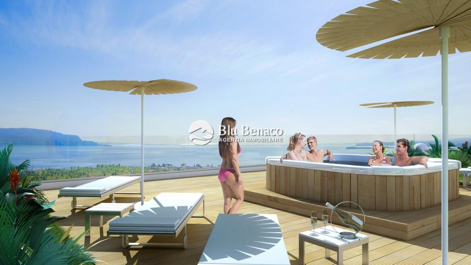 Luxury penthouse with lake view in Maderno
