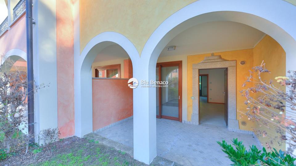 Three-room apartment in prestigious residence near the lake