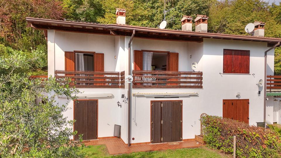 Lake-view apartment for sale in Tignale Lake-view apartment for sale in Tignale