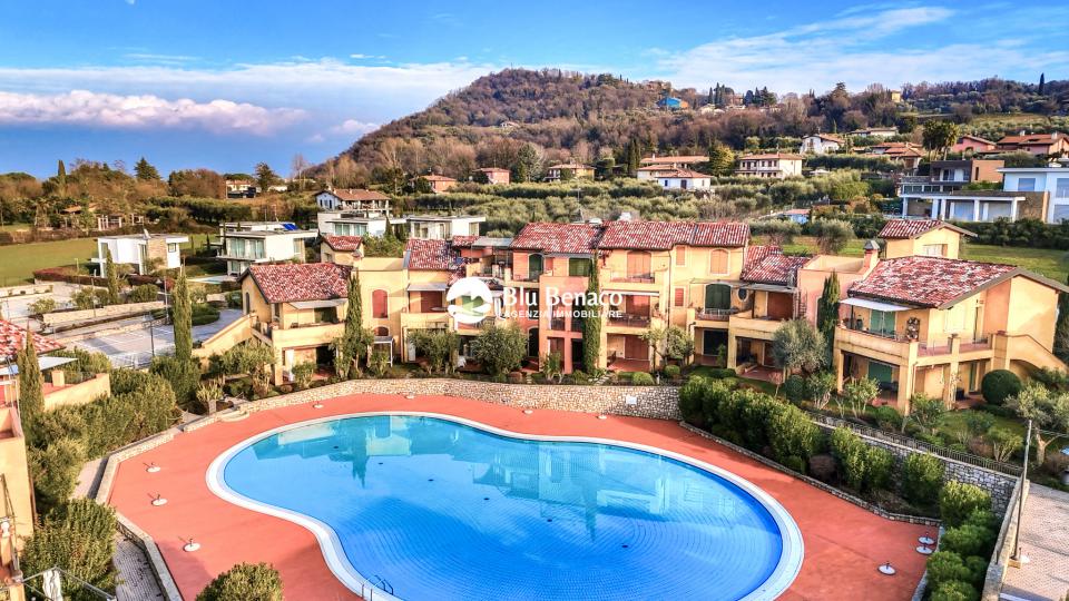 Attico vista lago, in vendita Manerba Del Garda. 