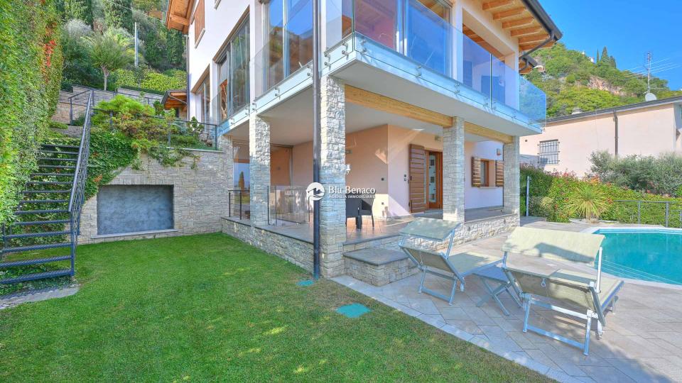 Villa with wonderful lake view in Gaino