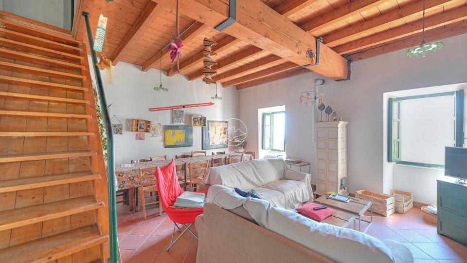 Farmhouse for sale in the hills of Toscolano Maderno