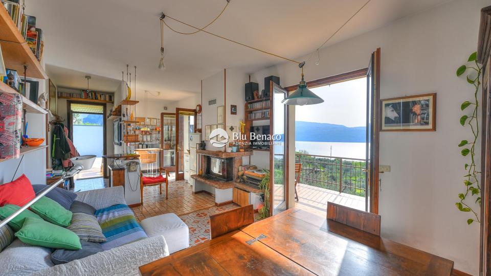 Detached villa with panoramic view in Montemaderno