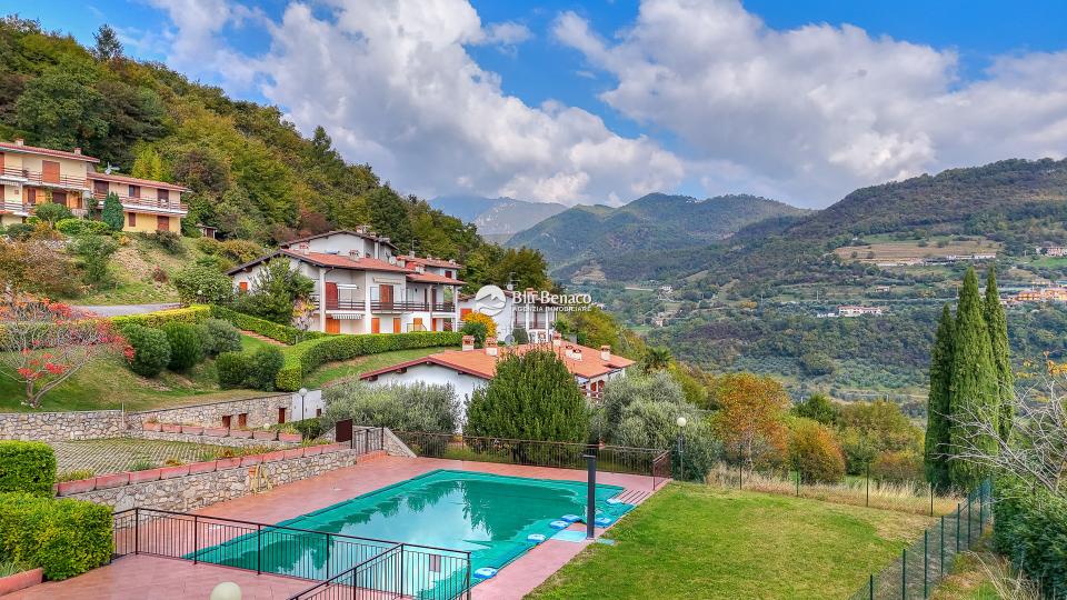 Lake-view apartment for sale in Tignale Lake-view apartment for sale in Tignale