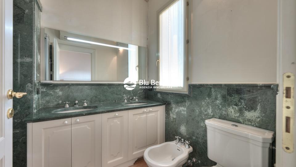 Attico vista lago, in vendita Manerba Del Garda. 