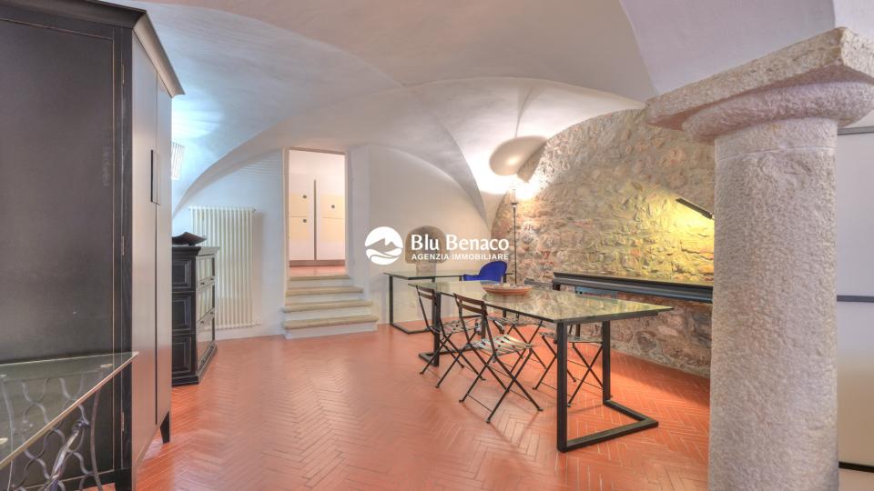 Appartamento piano terra, in vendita porto di Gargnano 