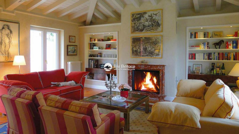 Stunning villa for sale in Monte Maderno