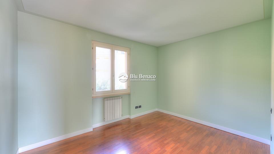 Elegant four-room apartment for sale in Toscolano