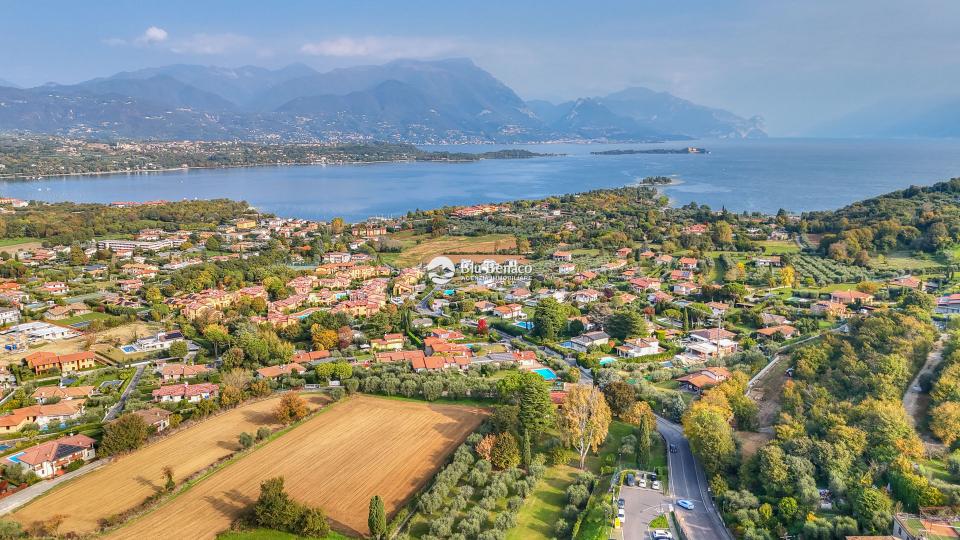 Manerba Del Garda, trilocale con loggia 