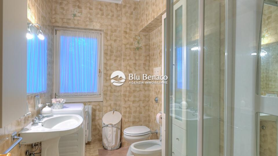 Elegant three-room apartment for sale in Maderno