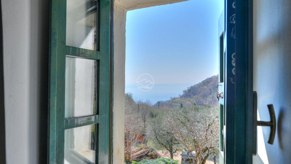 Farmhouse for sale in the hills of Toscolano Maderno