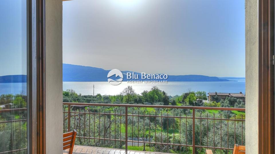 Detached villa with panoramic view in Montemaderno