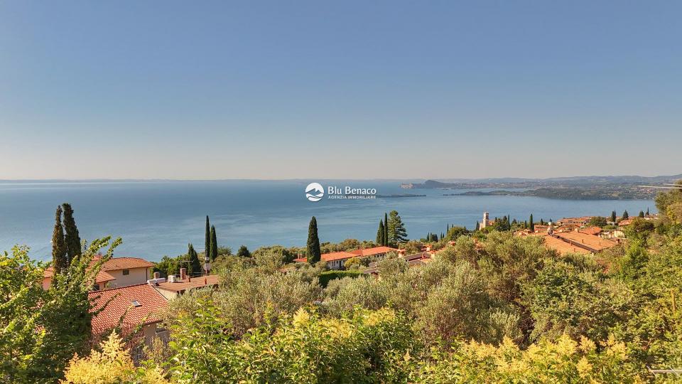 Freistehende Villa mit Komplettem Seeblick