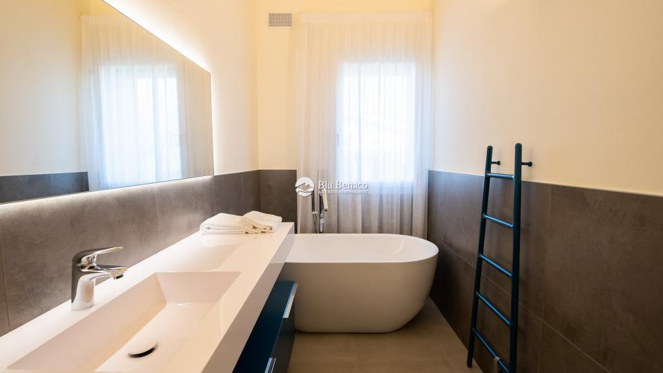 Villa zu verkaufen in Padenghe sul Garda