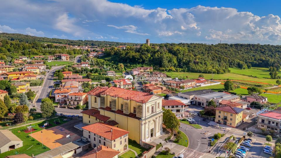 Muscoline, villetta a schiera con box auto e giardino 
