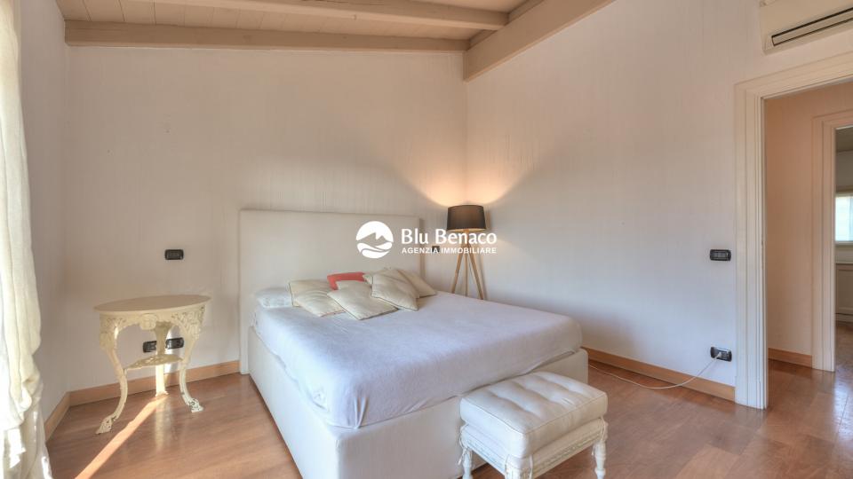 Attico vista lago, in vendita Manerba Del Garda. 