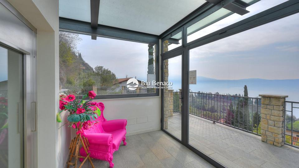 Three-room apartment for sale in residence with a wonderful lake view