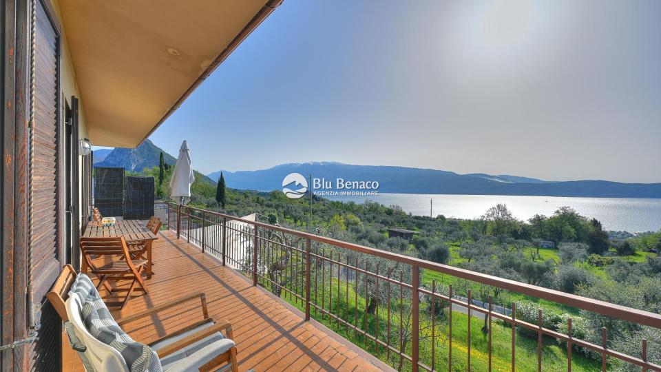 Detached villa with panoramic view in Montemaderno