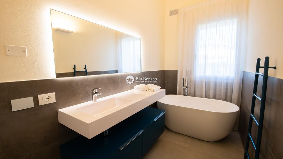 Villa zu verkaufen in Manerba del Garda